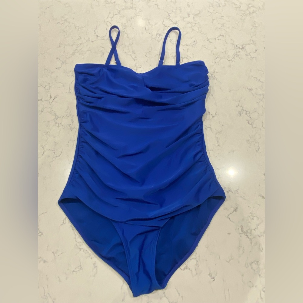 Never worn suit. Can be worn strapless. Size XL.